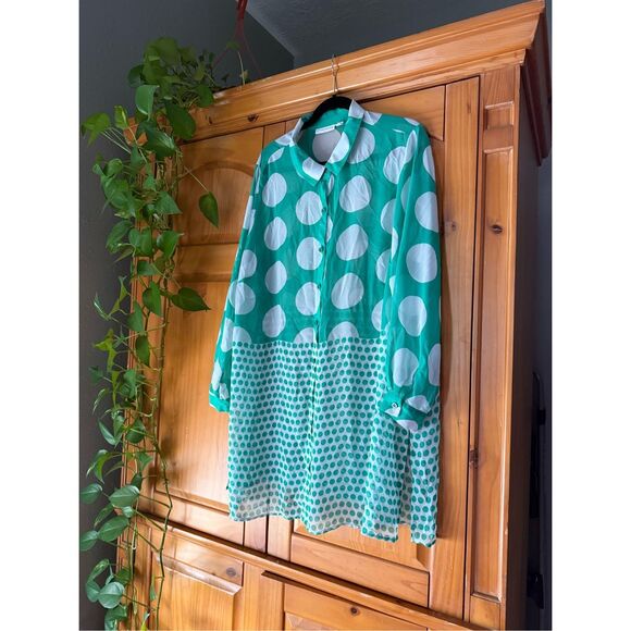 Susan Graver Blouse  Woman Kelly Green Polka Dot Semi Sheer Button Up Tunic SZ 2 - Picture 2 of 9